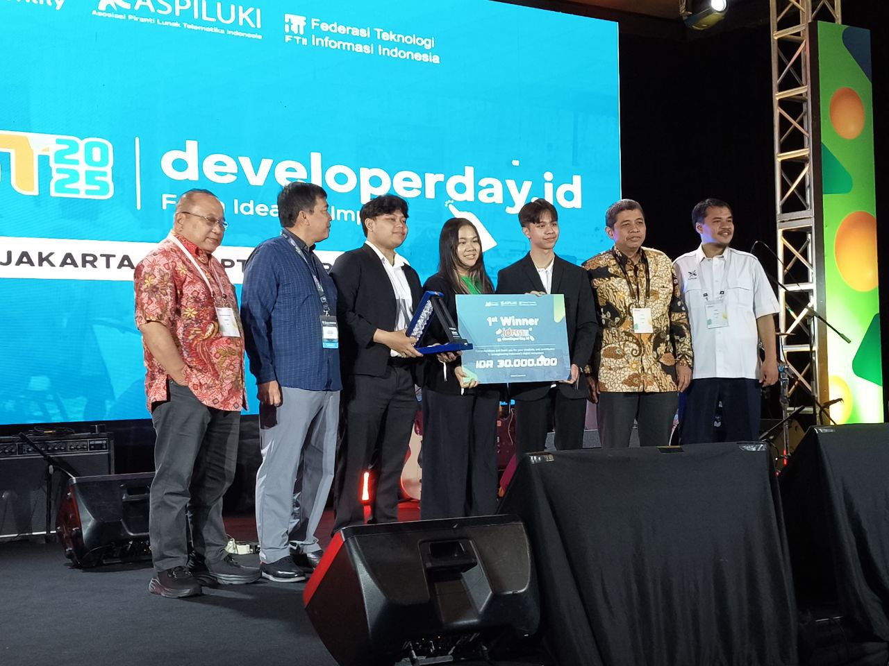 Tim Hakuna Matata Meraih Juara 1 di Developer Day